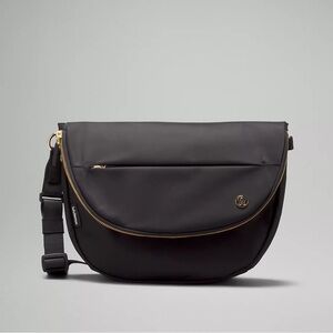 Lululemon NWT All Night Festival Bag 5L new with tags black gold